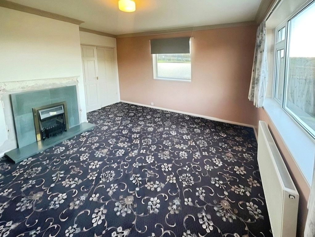 Property photo 2 of 19 Lounge