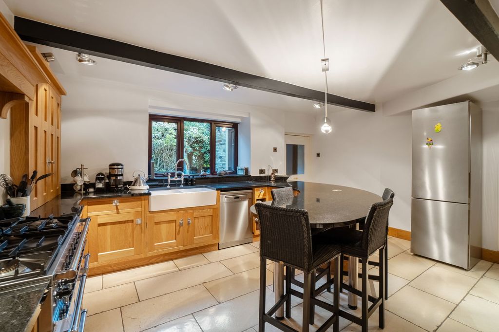 Property photo 3 of 23