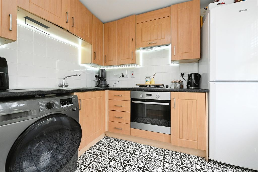 Property photo 3 of 14