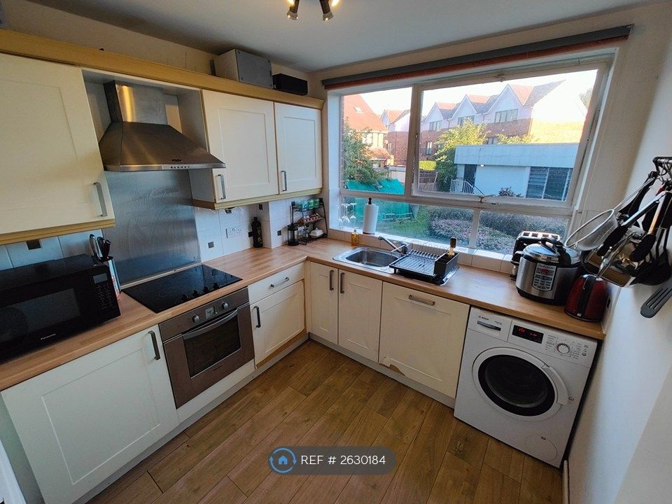 Property photo 3 of 10 Kitchen
