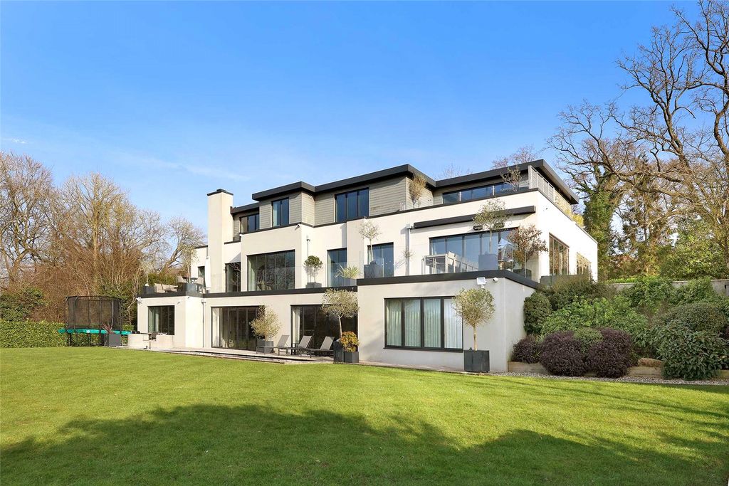 Property photo 2 of 34 Westerly