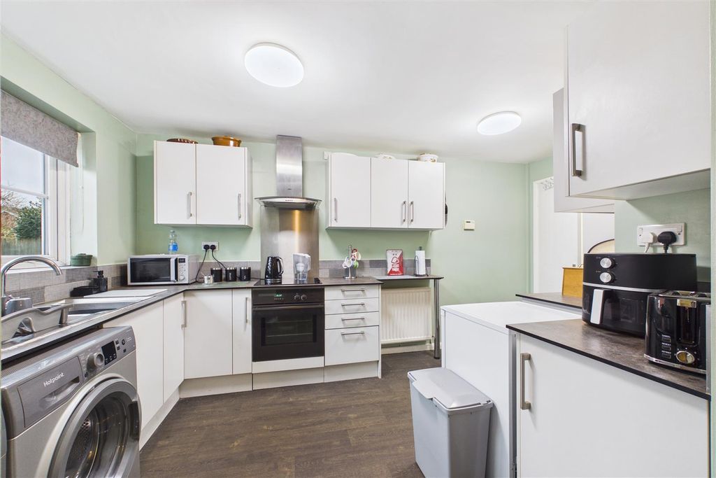 Property photo 3 of 15 Kitchen