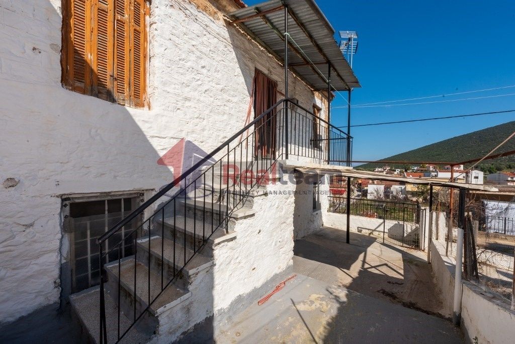 Property photo 2 of 25