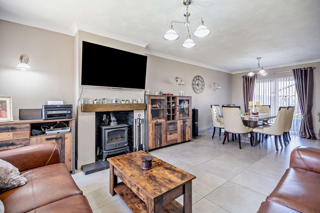 Property photo 3 of 23