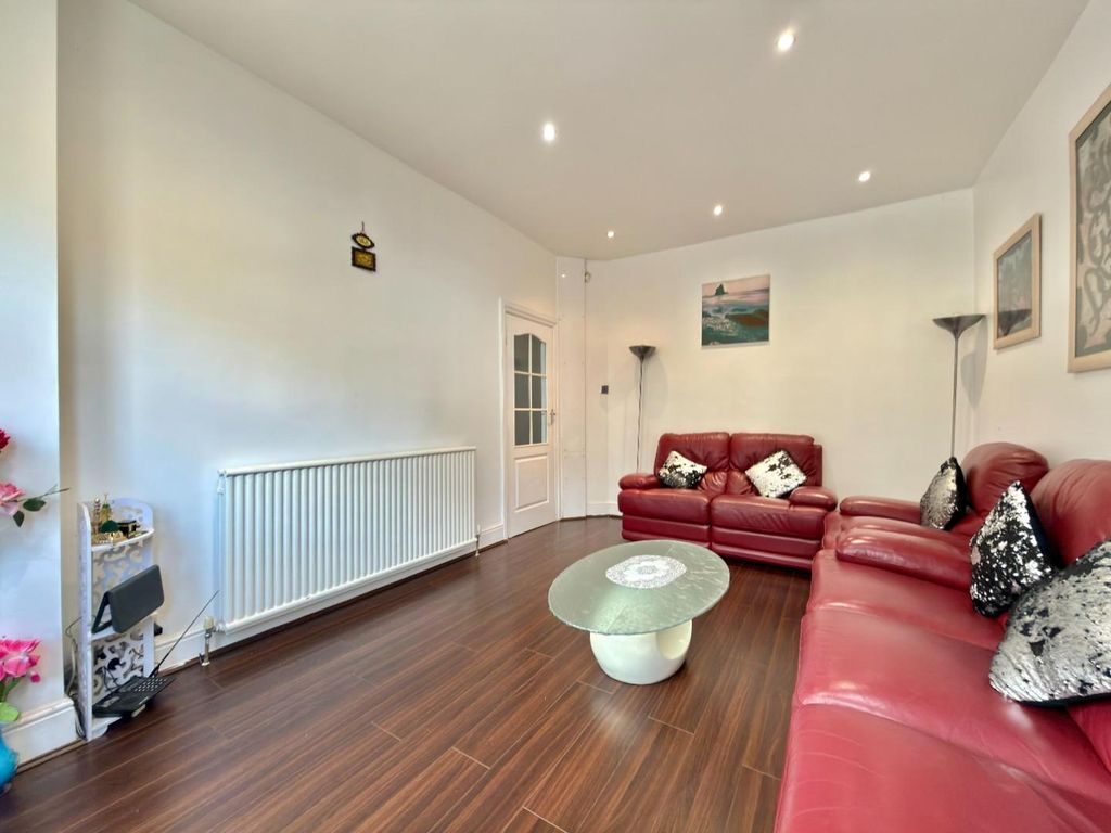 Property photo 3 of 28