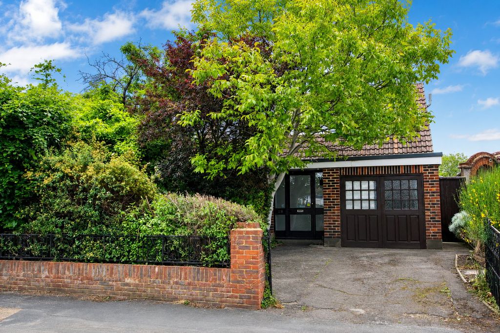 Property photo 1 of 10