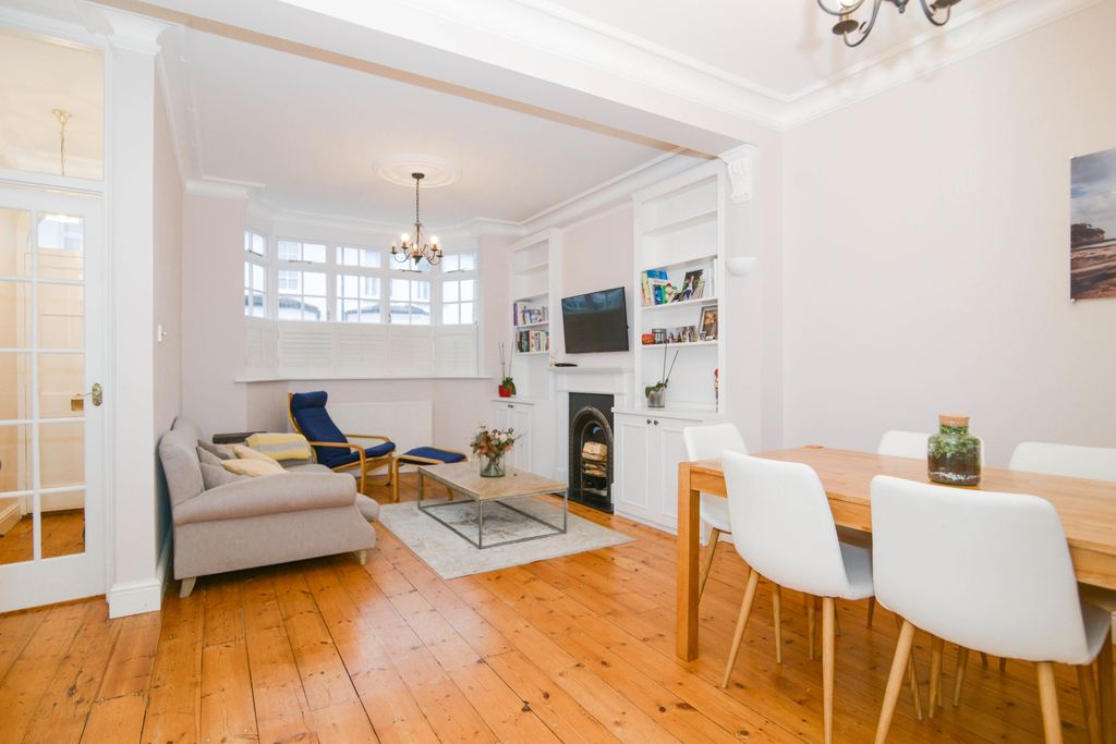 Property photo 2 of 8