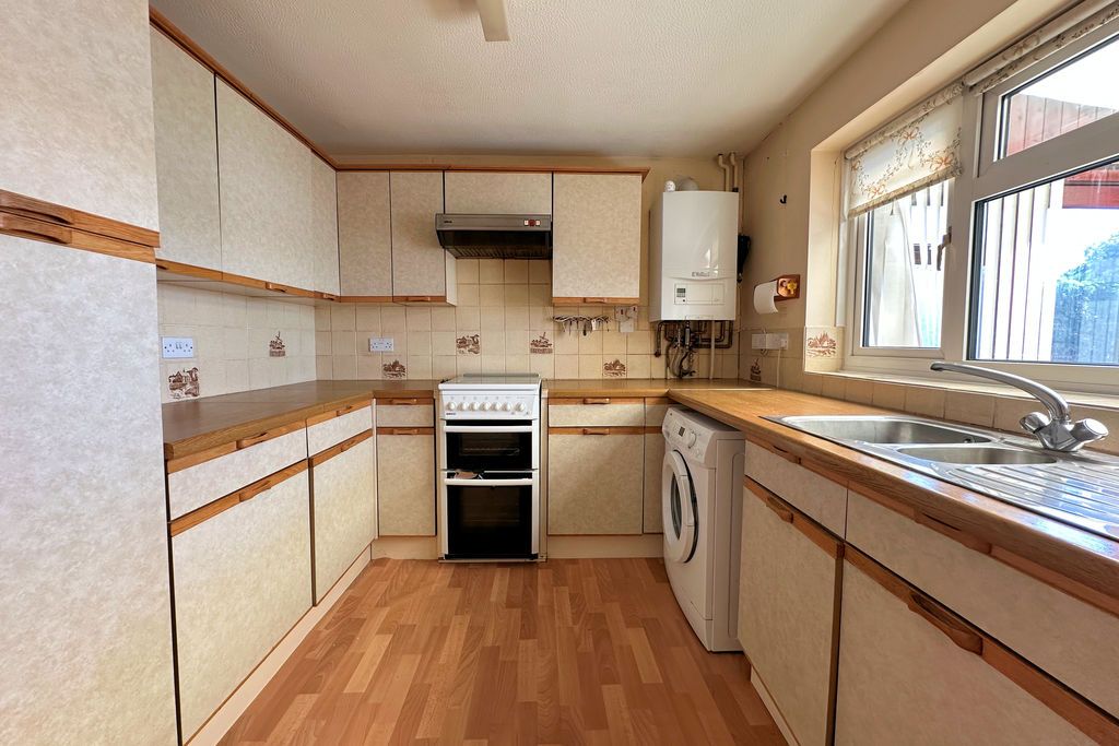 Property photo 2 of 17 Kitchen