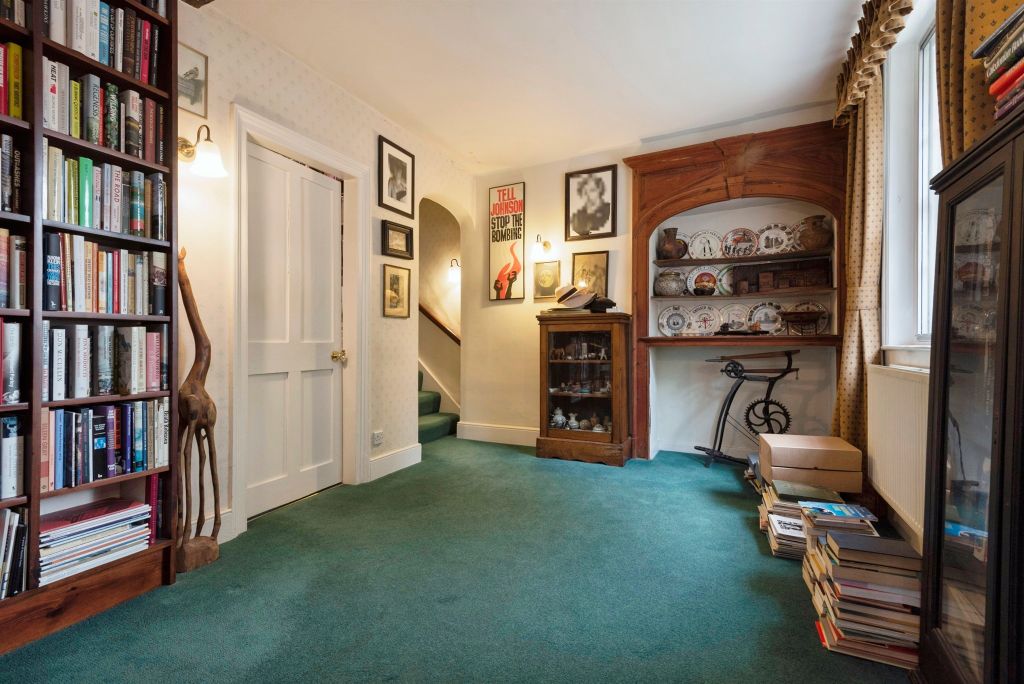 Property photo 2 of 21