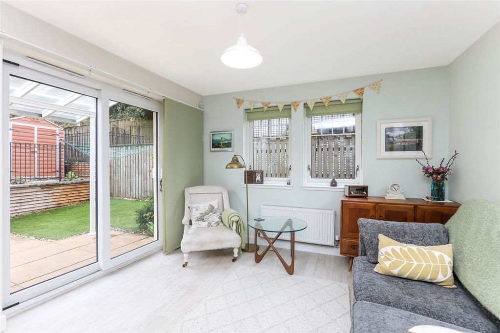 Property photo 2 of 21 Picture No. 11