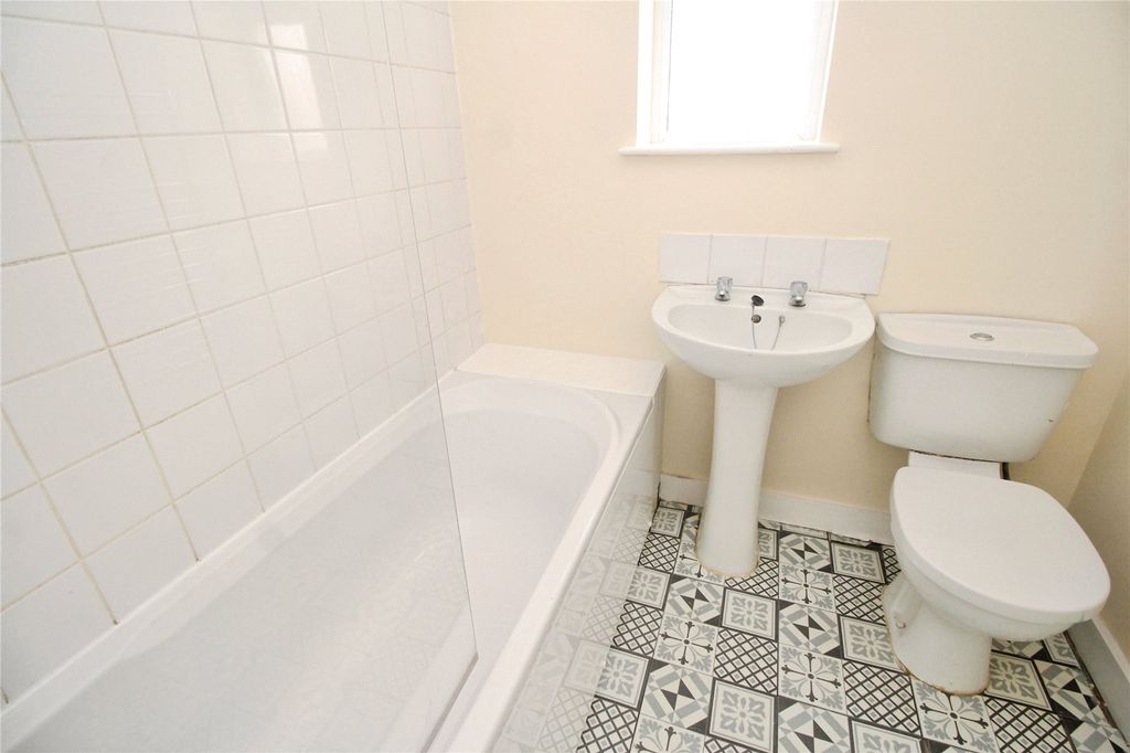 Property photo 3 of 16 Bathroom/Wc