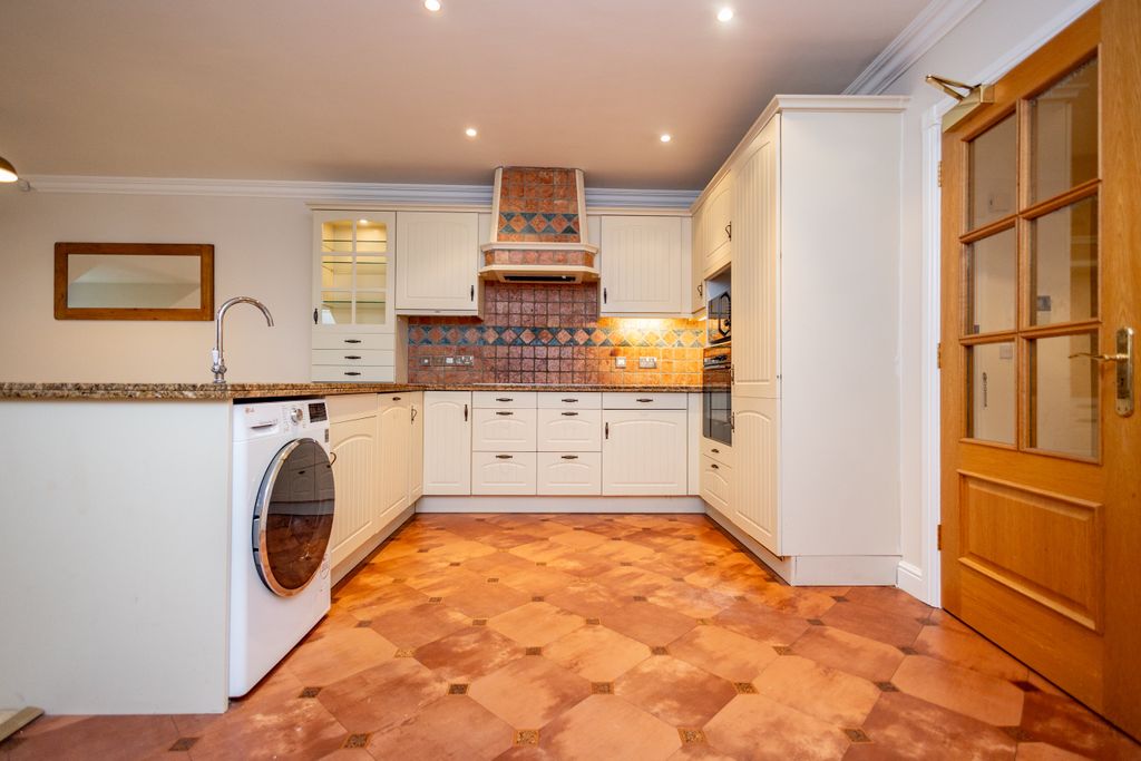 Additional image 7 of 3 bed flat to rentDe Mauley Court, 3 De Mauley Road, Canford Cliffs BH13