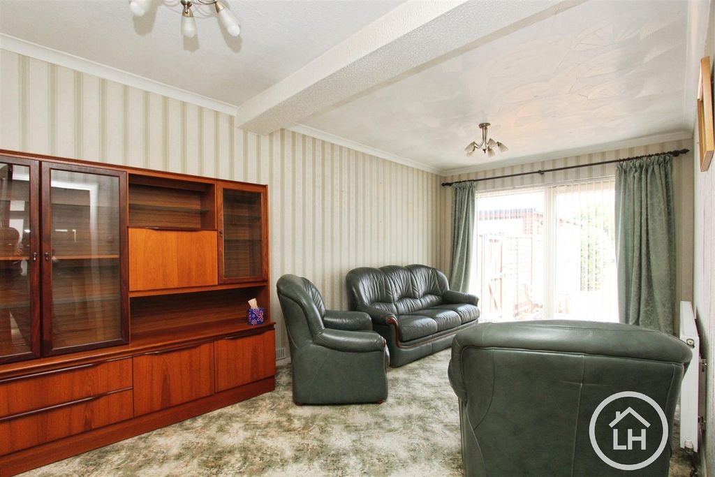 Property photo 2 of 15 Lounge