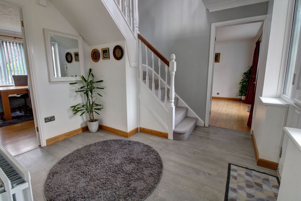 Property photo 2 of 22 Hallway