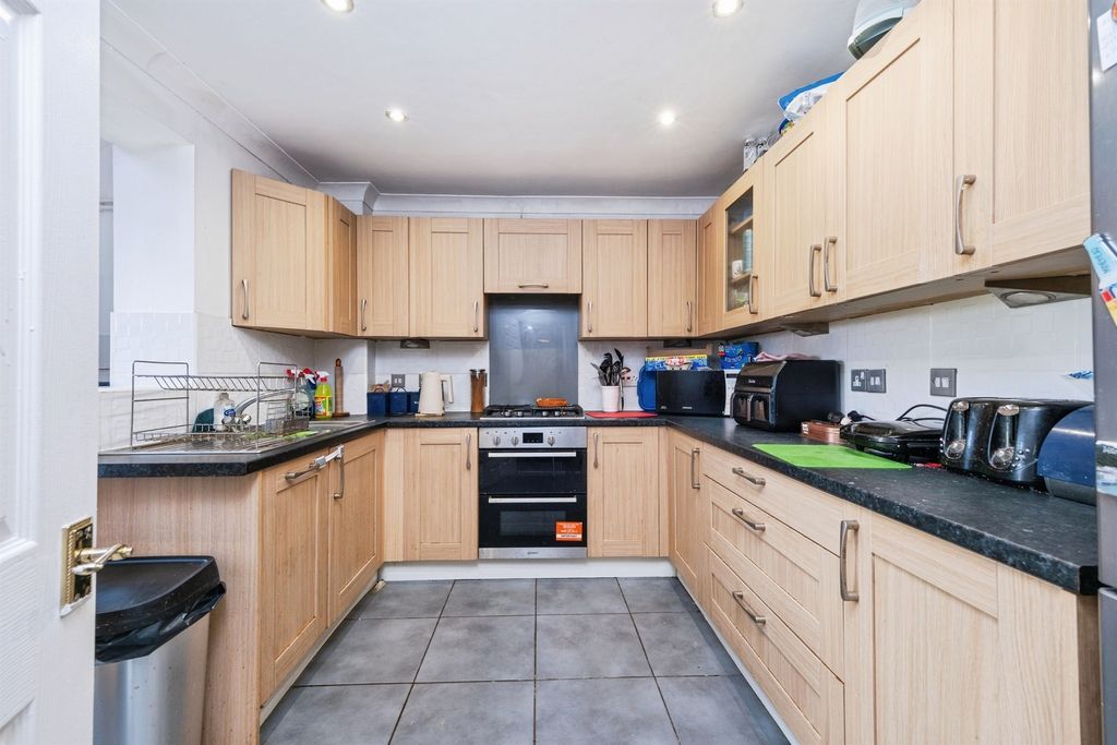 Property photo 2 of 13