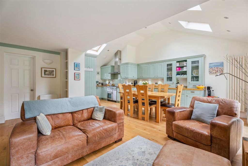 Property photo 3 of 30