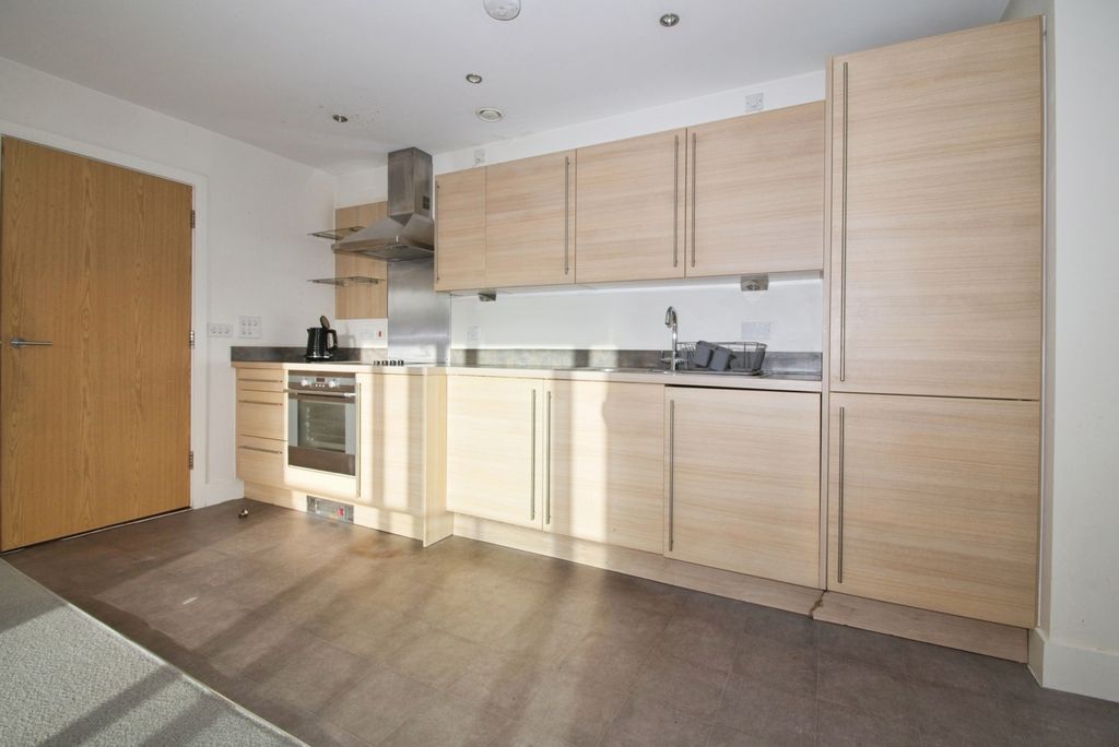 Property photo 3 of 17 Kitchen