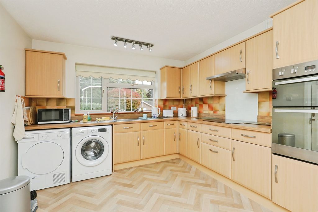 Property photo 3 of 17