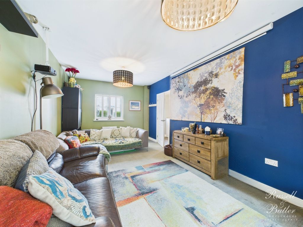 Property photo 2 of 20 Cam01995G0-Pr0301-Still005