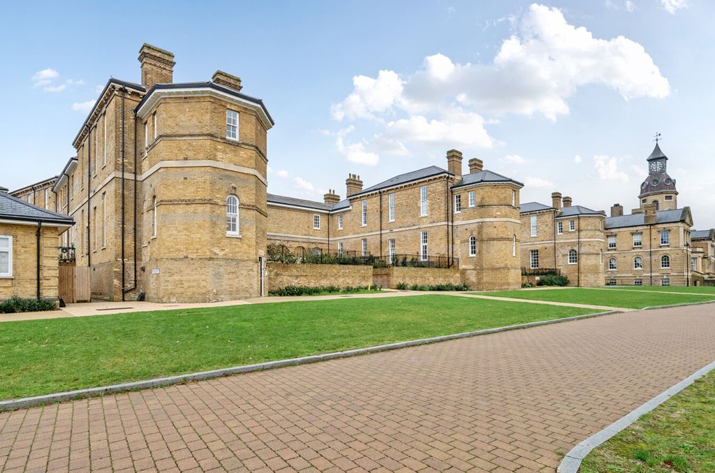 Property photo 1 of 18 1389104-18-693Bee...