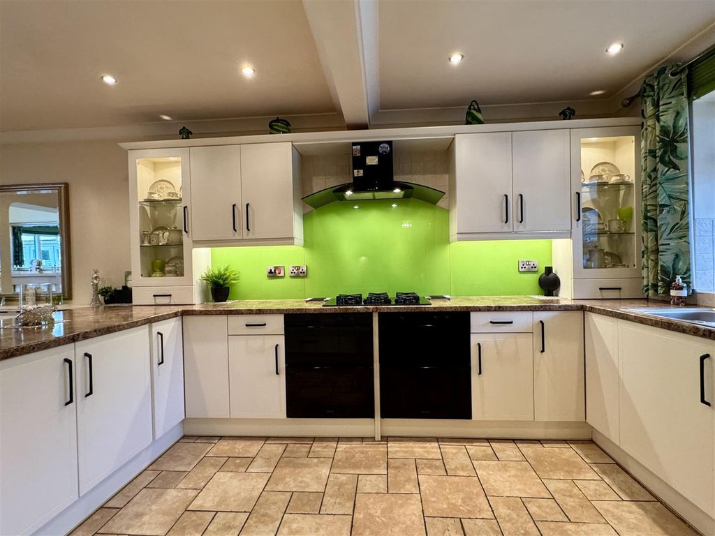 Property photo 2 of 36 Kitchen Breakfast Room