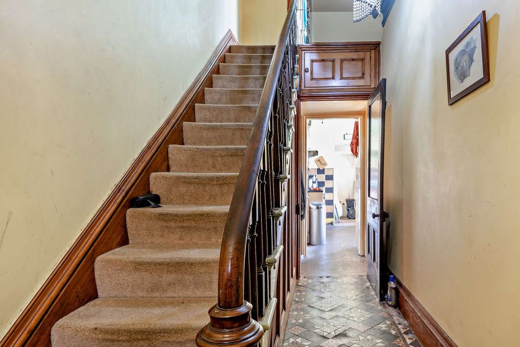 Property photo 2 of 30