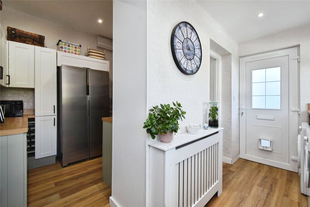 Property photo 3 of 23 Picture No. 24