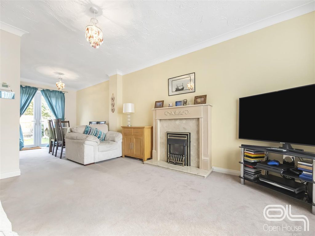 Property photo 3 of 22 Mountbatten Close (5).Jpg