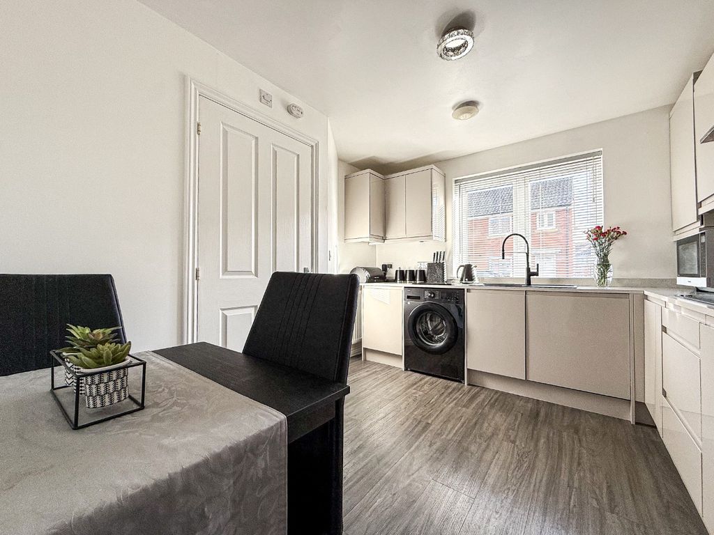 Property photo 3 of 18 4766636