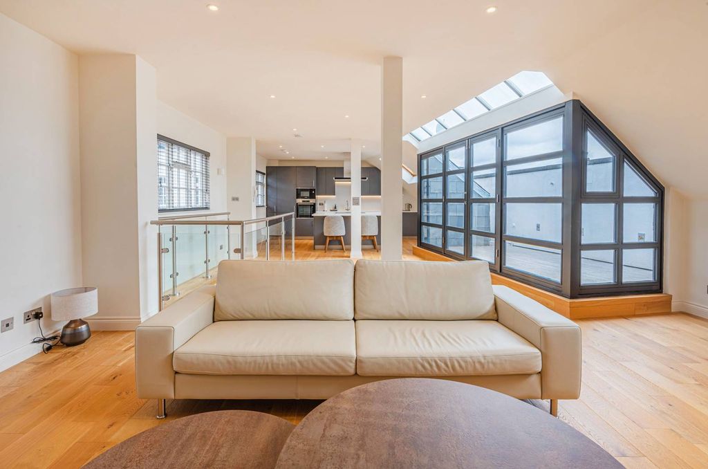 Property photo 2 of 22