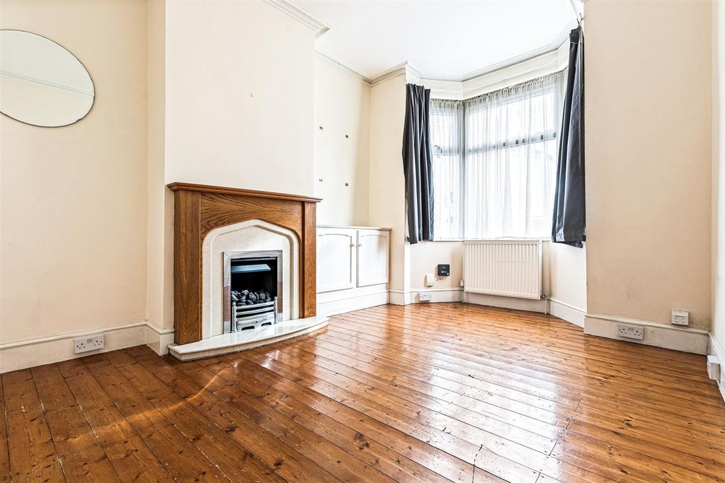 Property photo 2 of 24