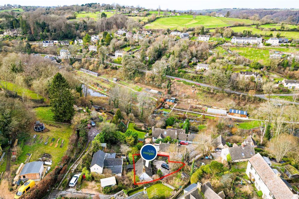 Property photo 3 of 40 Dprencott, Harley Wood, Stroud, Gloucestershire Gl