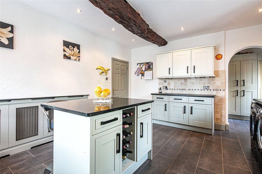 Property photo 2 of 33 Picture No. 30