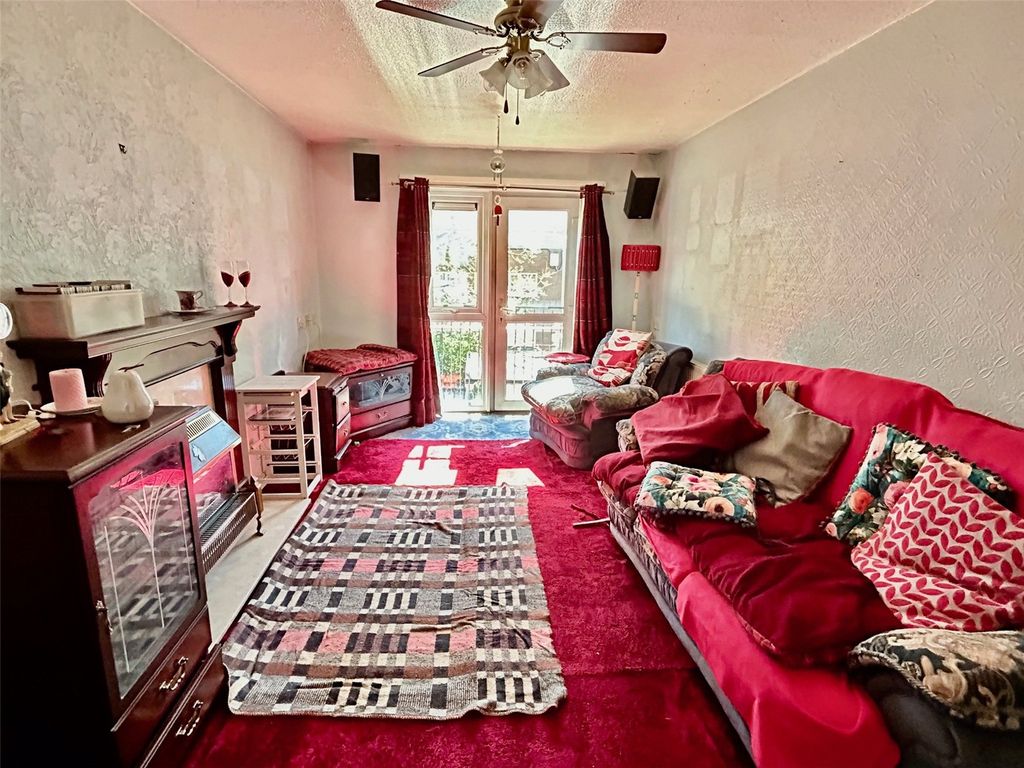 Property photo 2 of 10 Lounge
