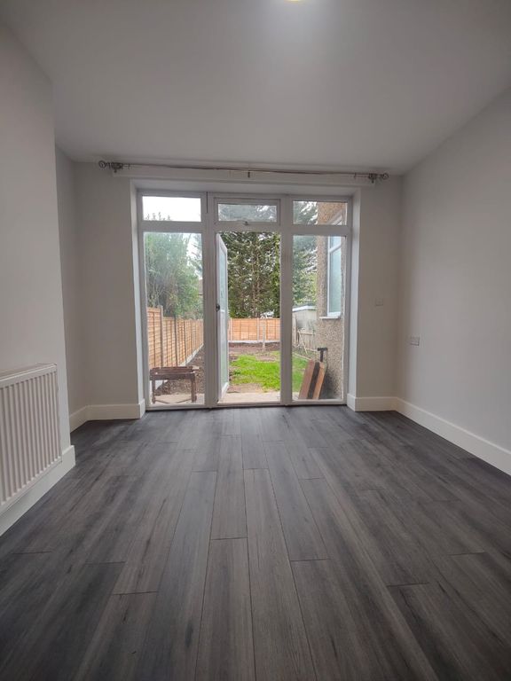 Property photo 3 of 22 Reception