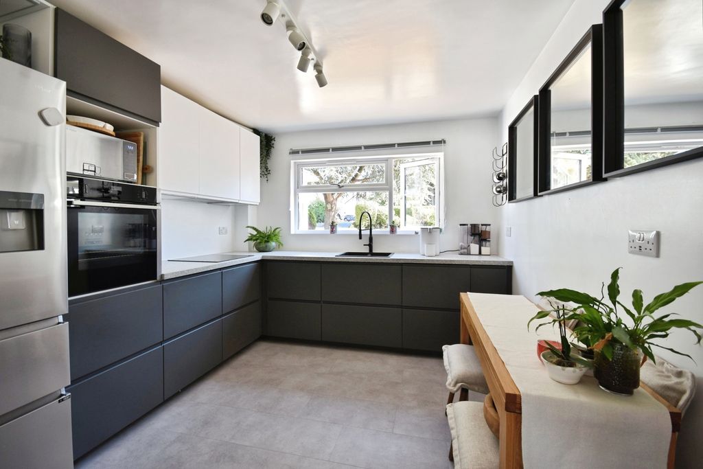 Property photo 2 of 16 Pbox-Img.Jpg