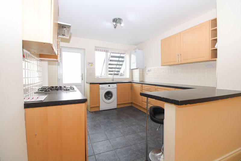 Property photo 3 of 10 Kitchen