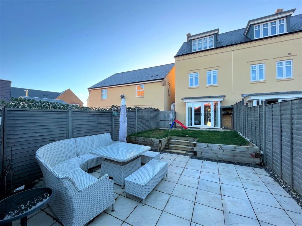 Property photo 2 of 19