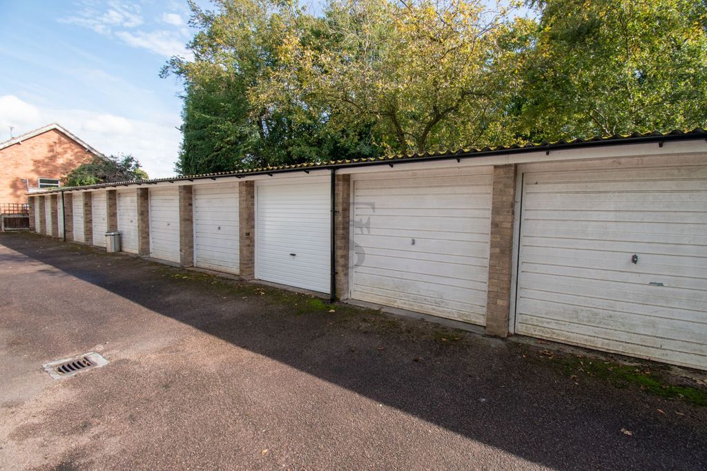 Property photo 1 of 2