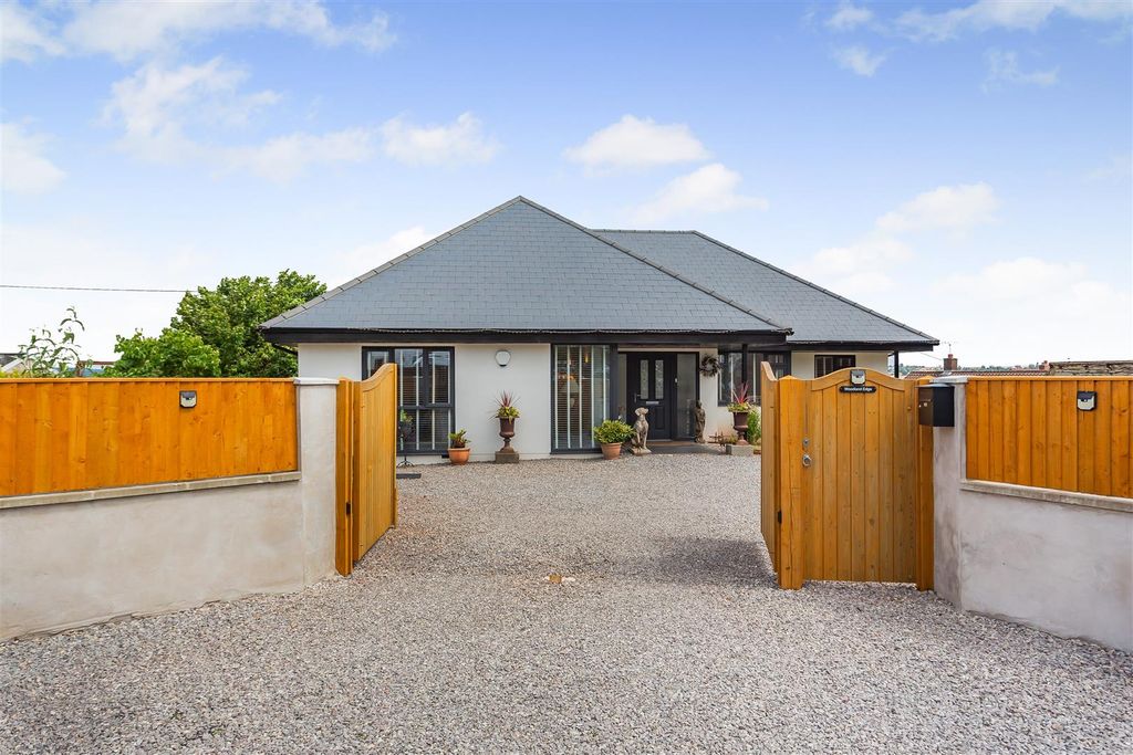 Property photo 1 of 32