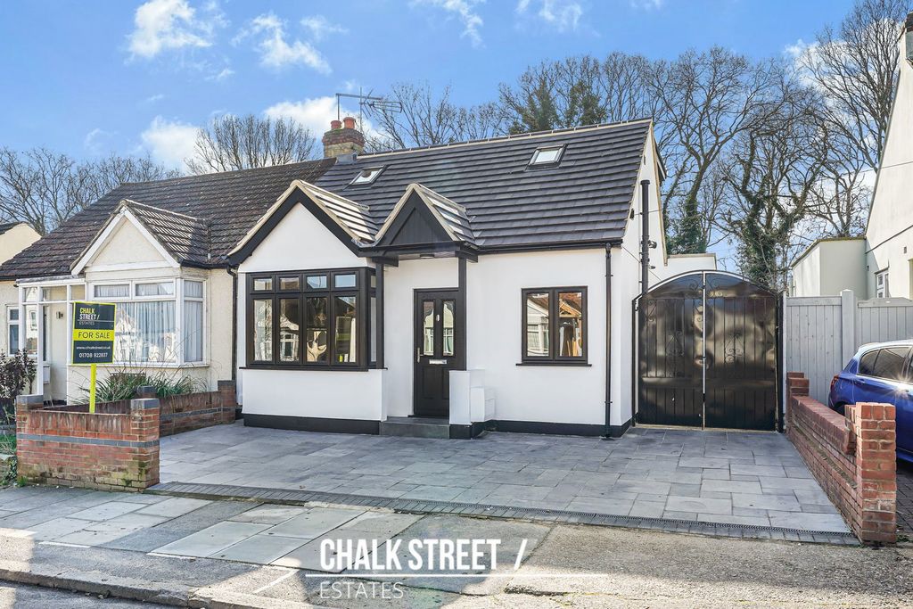 Property photo 1 of 33