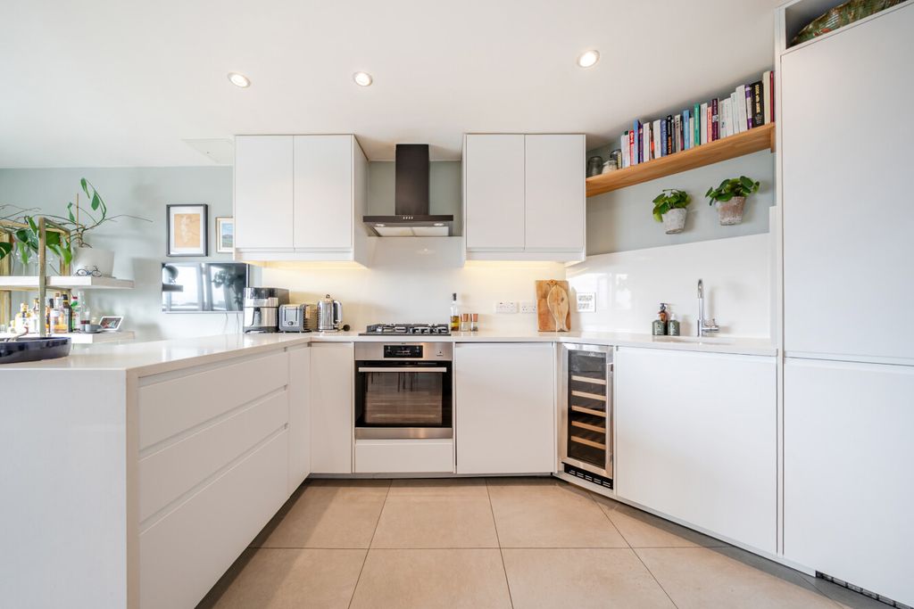 Property photo 3 of 18 1513370-16-1A0446...