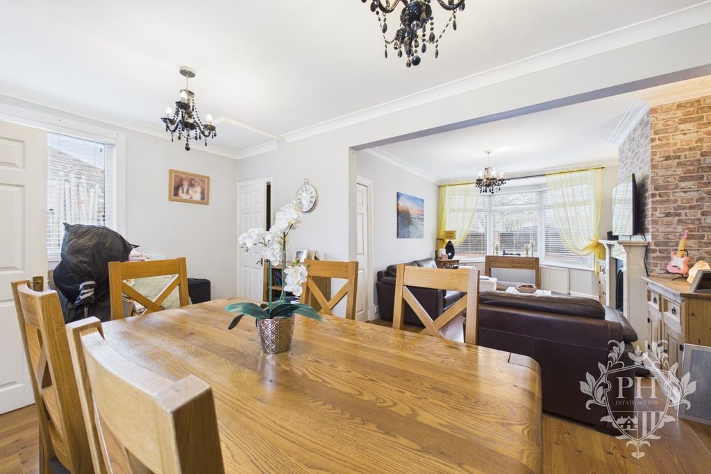 Property photo 3 of 13 2201Db4943Fd43F4B804E86Bef7Deae4_100_Cam01415G0-Pr