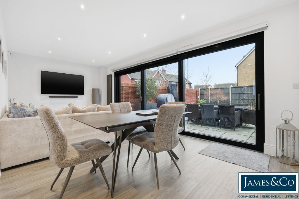 Property photo 3 of 20 11Adamsf