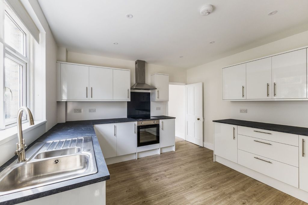 Property photo 2 of 25 Picture No. 34