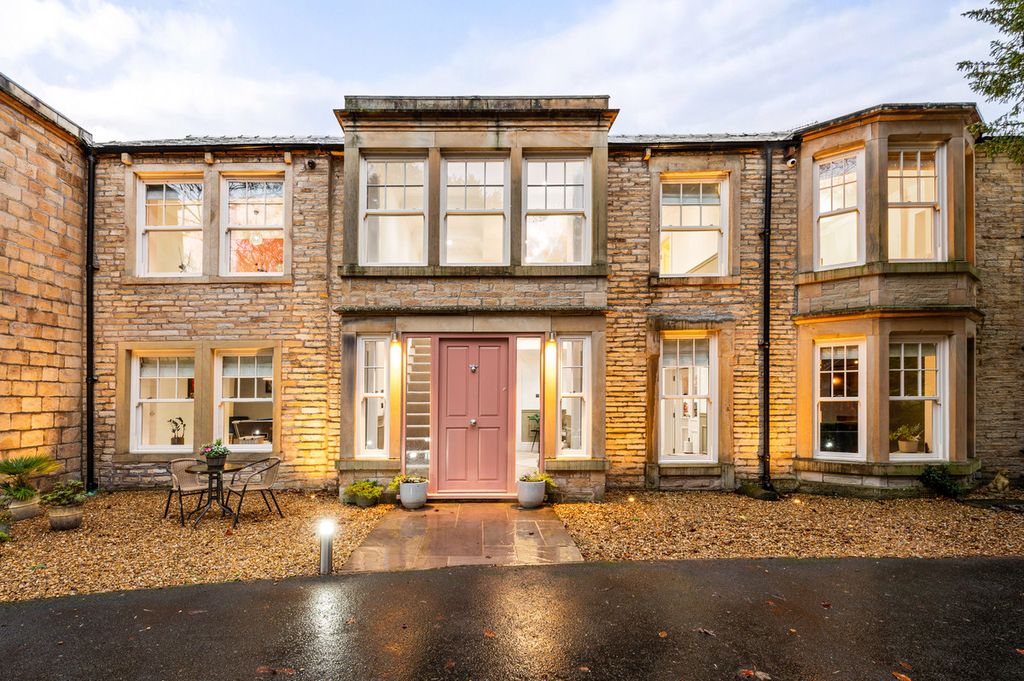 Property photo 1 of 50