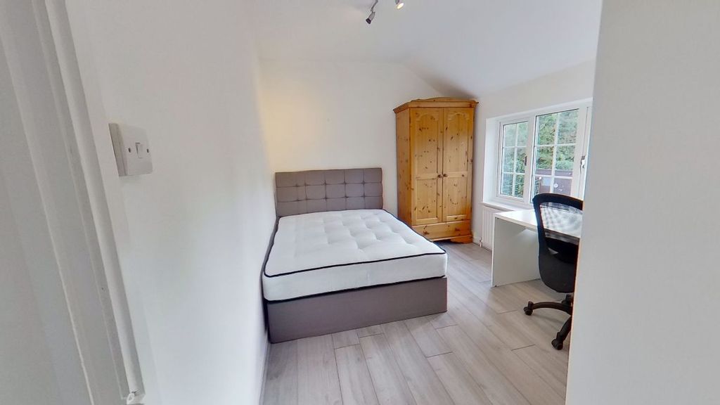 Property photo 2 of 30