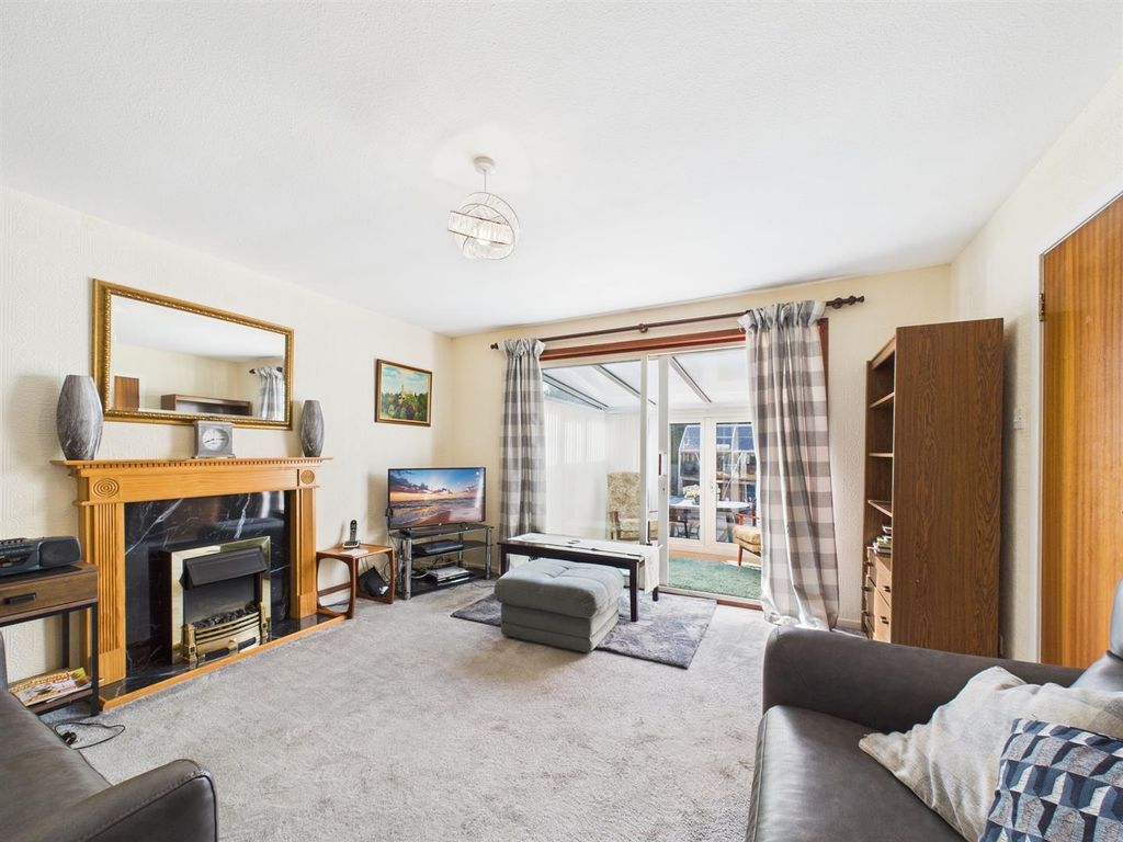 Property photo 2 of 16 Cam01486G0-Pr0864-Still007.Jpg