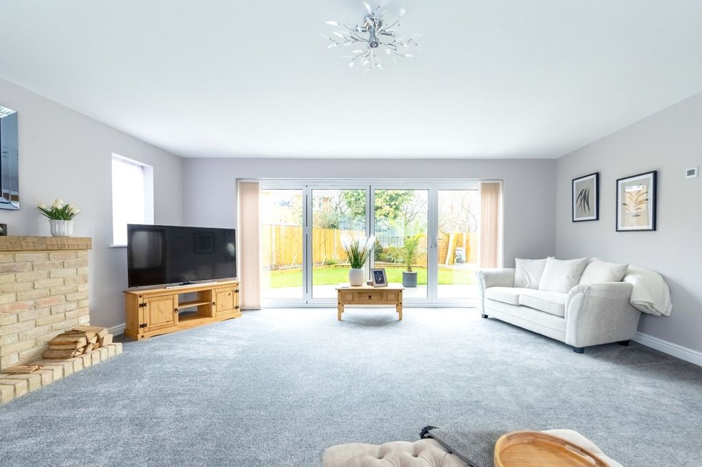 Property photo 3 of 21 Picture 3