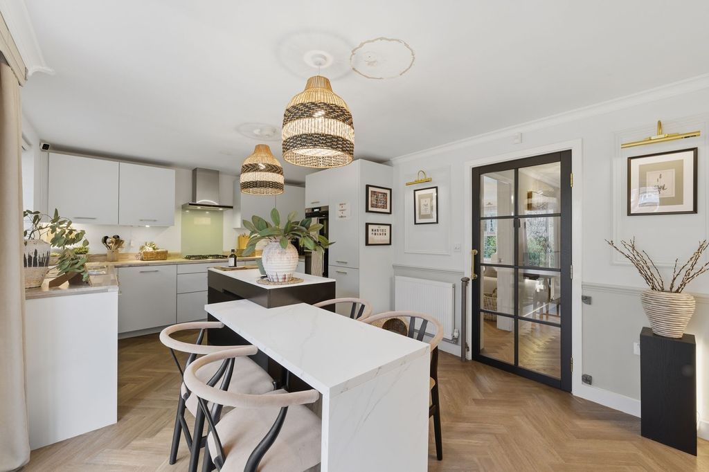 Property photo 3 of 25